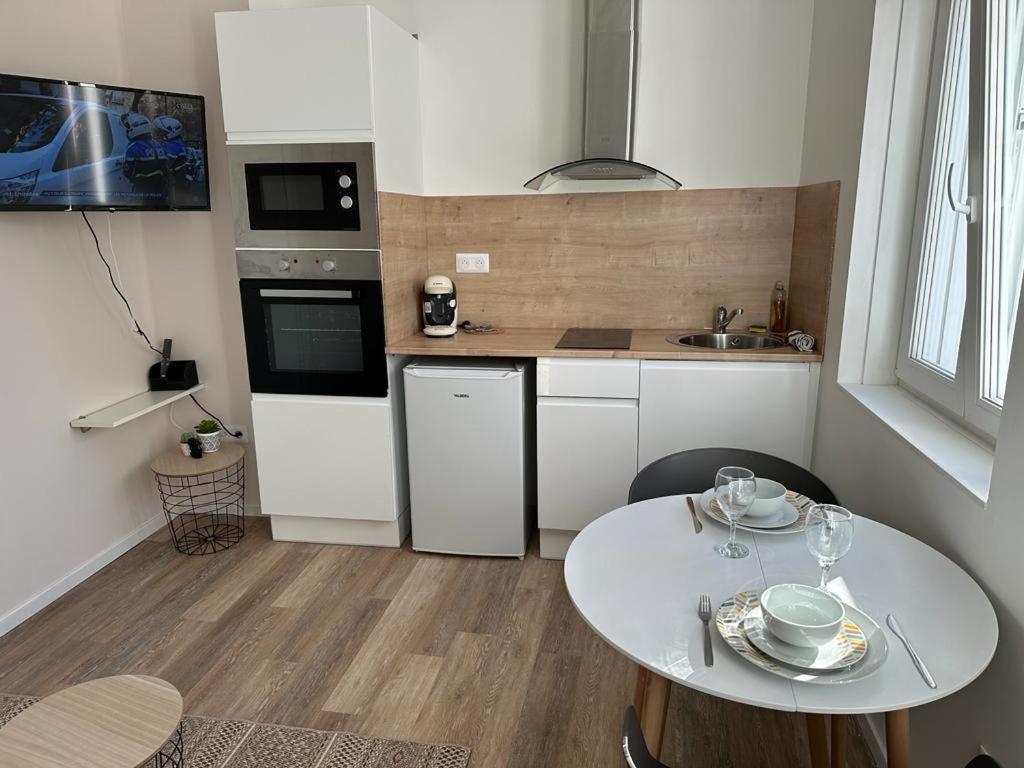 Lerelaisdodile Cambrai - Hyper Centre - Free Wifi Apartment ภายนอก รูปภาพ